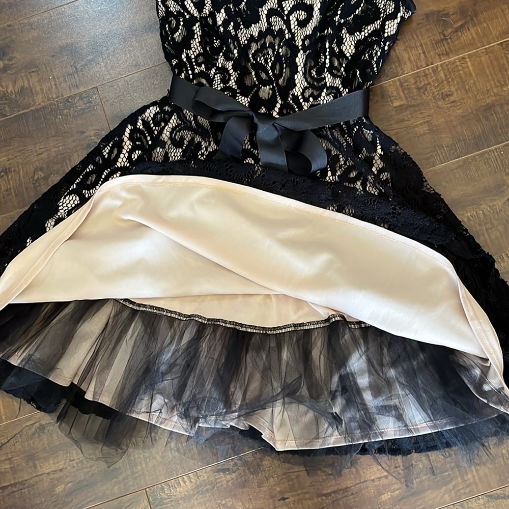 Black lace cocktail dress - Picture 2 of 4
